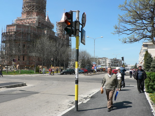 1.5 trotuar cu strat de uzura str. Republicii 6.jpg